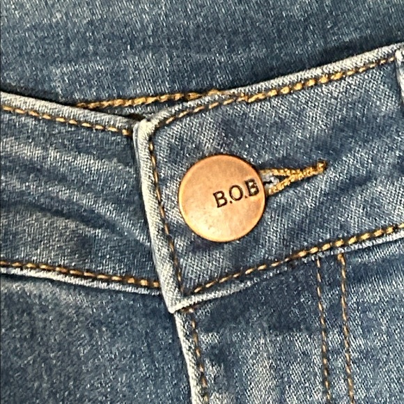 BOB Jeans Stylish Blue Distressed Women Jeans size 7/8 NWOT - Picture 4 of 9